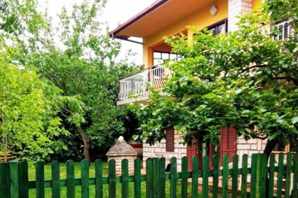 Apartment Sanja Near The Sea, Spacious And Green :) Pula Exterior foto
