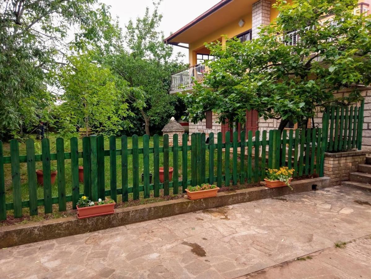 Apartment Sanja Near The Sea, Spacious And Green :) Pula Exterior foto